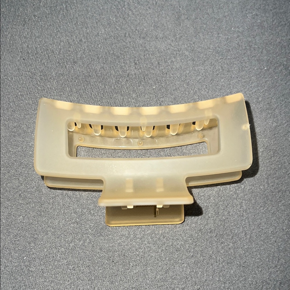 Small Orange Cream Hair Claw Clip - Picture 3 of 6